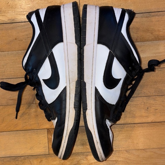 Nike Classic Black and White Blazers Athletic Shoes - Picture 7 of 7